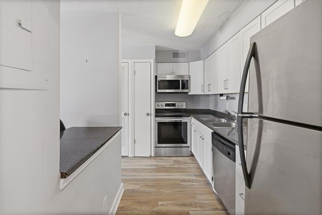 109 N Main St Apt 412, Memphis, TN 38103