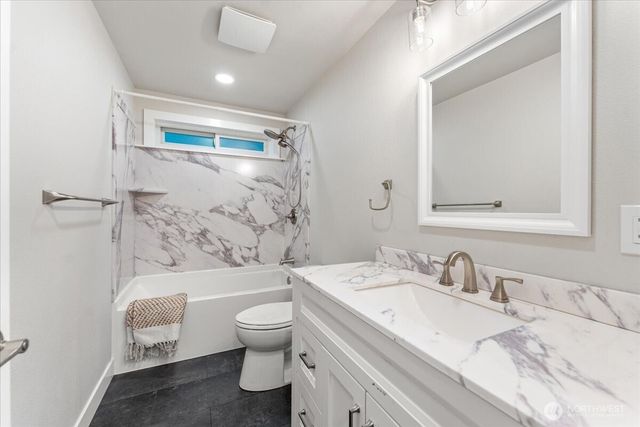 23990 Vinland Terrace NW, Poulsbo, WA 98370