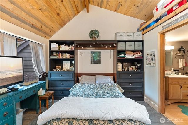 23990 Vinland Terrace NW, Poulsbo, WA 98370