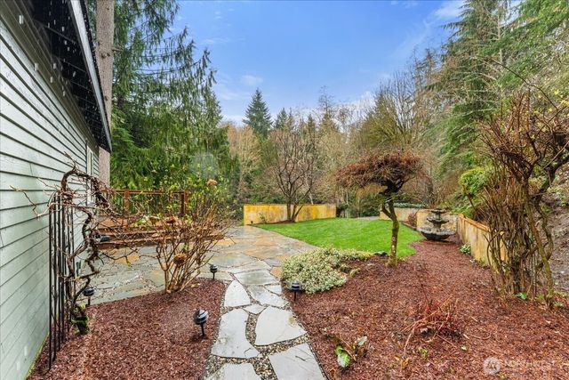 23990 Vinland Terrace NW, Poulsbo, WA 98370