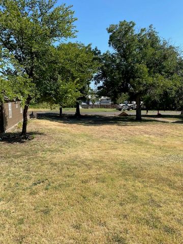 905 W Oak Street, Weatherford, TX 76086