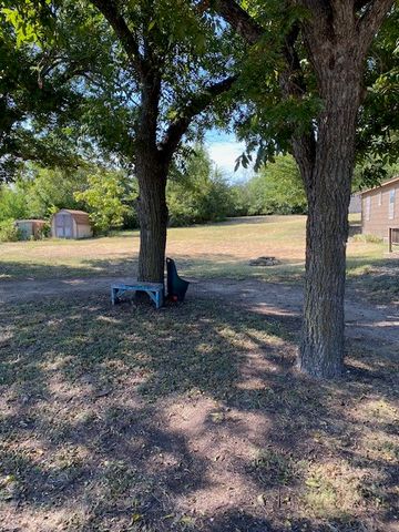 905 W Oak Street, Weatherford, TX 76086
