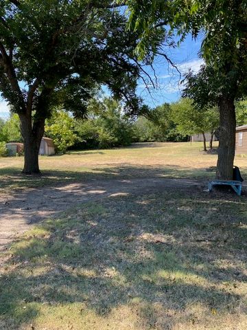 905 W Oak Street, Weatherford, TX 76086