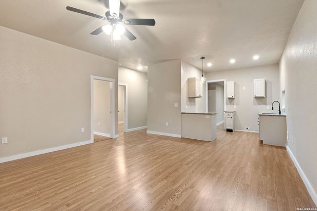 1010 W Lynwood Ave, San Antonio, TX 78201