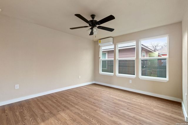 1010 W Lynwood Ave, San Antonio, TX 78201