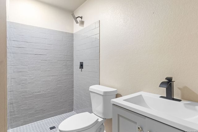 1010 W Lynwood Ave, San Antonio, TX 78201