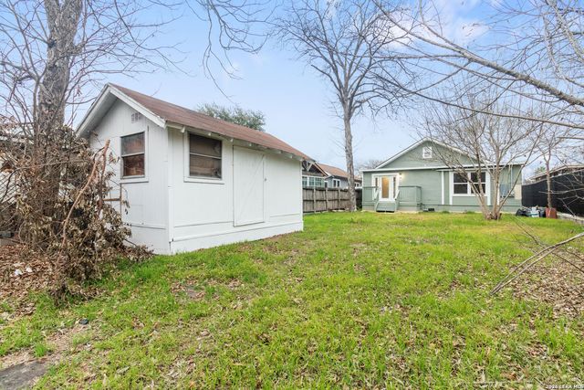 1010 W Lynwood Ave, San Antonio, TX 78201