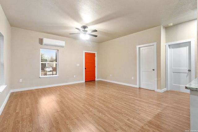 1010 W Lynwood Ave, San Antonio, TX 78201