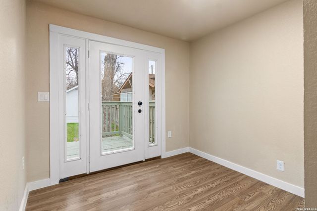 1010 W Lynwood Ave, San Antonio, TX 78201