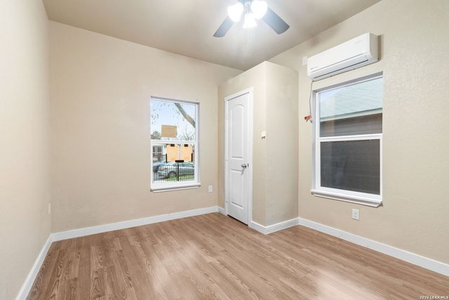 1010 W Lynwood Ave, San Antonio, TX 78201