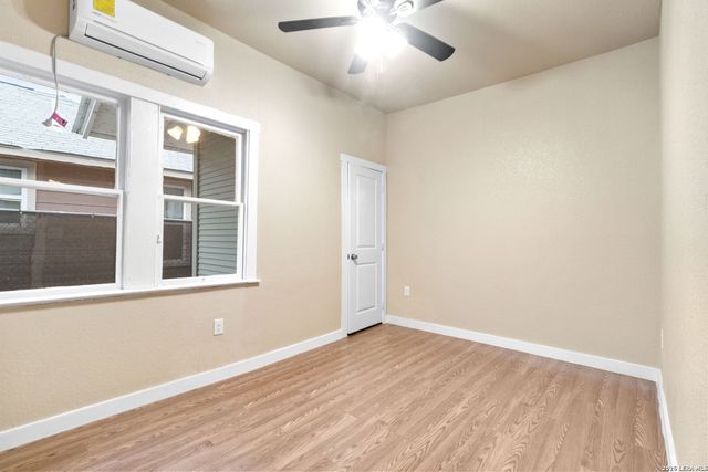 1010 W Lynwood Ave, San Antonio, TX 78201