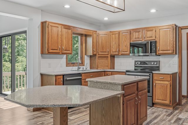 7565 N Clear Creek Road, Huntington, IN 46750