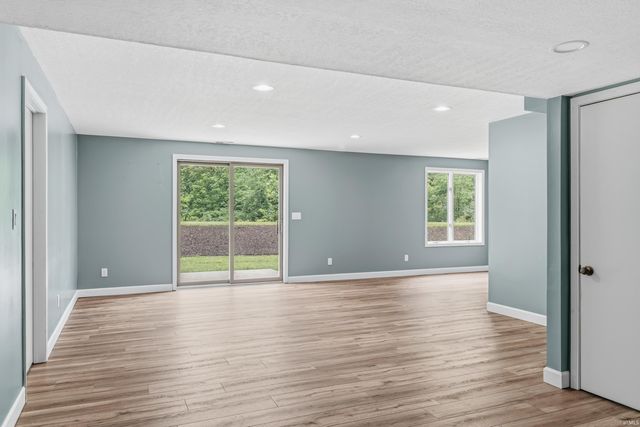 7565 N Clear Creek Road, Huntington, IN 46750