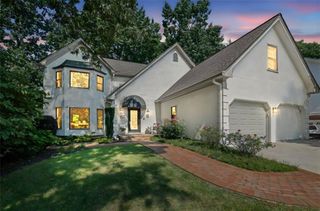 975 MANCHESTER NW Place, Atlanta, GA 30328