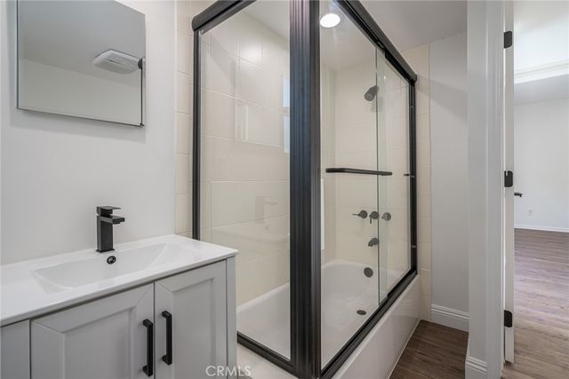 1226 S Dunsmuir, Los Angeles, CA 90019