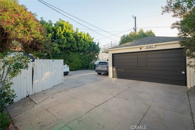 1226 S Dunsmuir, Los Angeles, CA 90019