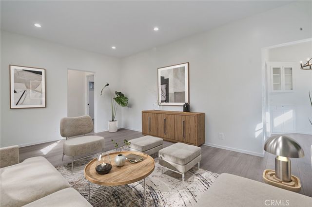 1226 S Dunsmuir, Los Angeles, CA 90019