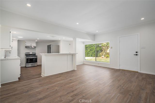 1226 S Dunsmuir, Los Angeles, CA 90019