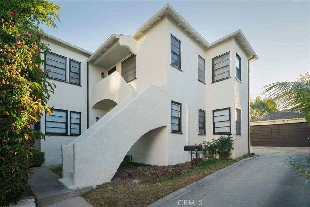 1226 S Dunsmuir, Los Angeles, CA 90019