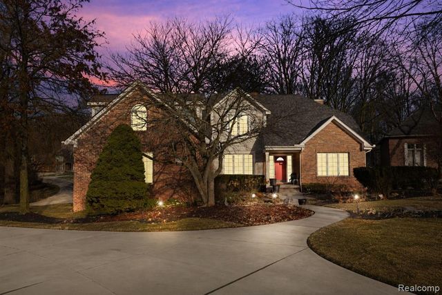 28690 Wintergreen Court, Farmington Hills, MI 48331