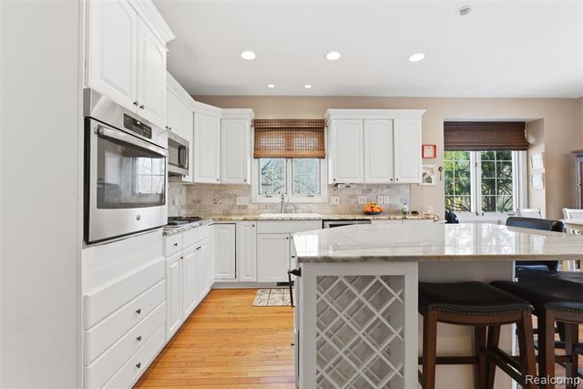 28690 Wintergreen Court, Farmington Hills, MI 48331
