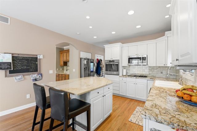 28690 Wintergreen Court, Farmington Hills, MI 48331