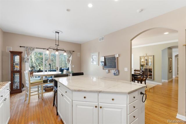 28690 Wintergreen Court, Farmington Hills, MI 48331