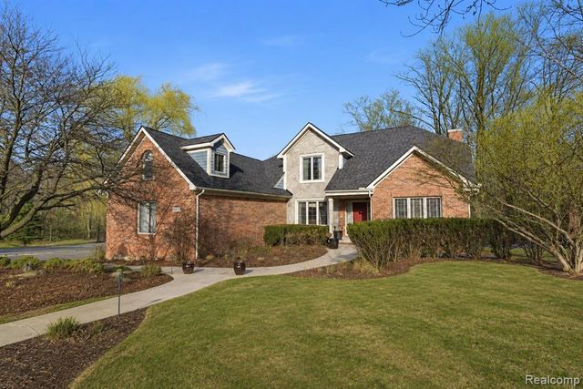 28690 Wintergreen Court, Farmington Hills, MI 48331