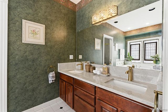 28690 Wintergreen Court, Farmington Hills, MI 48331