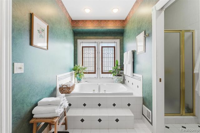 28690 Wintergreen Court, Farmington Hills, MI 48331