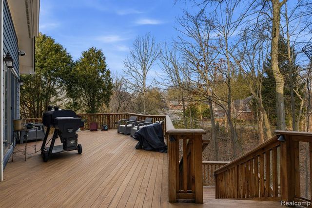 28690 Wintergreen Court, Farmington Hills, MI 48331
