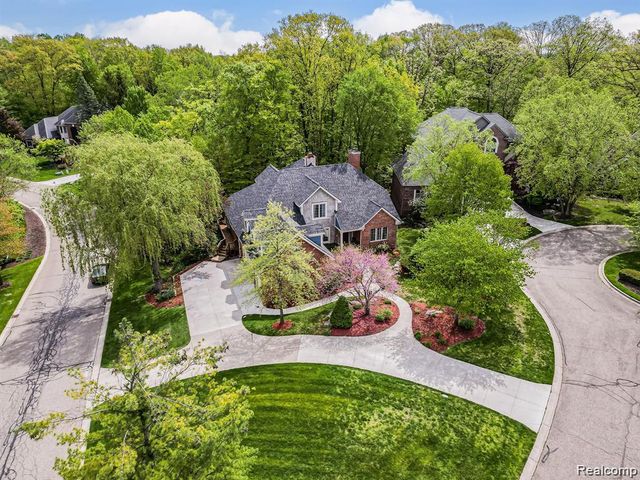 28690 Wintergreen Court, Farmington Hills, MI 48331