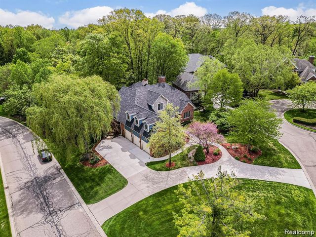 28690 Wintergreen Court, Farmington Hills, MI 48331