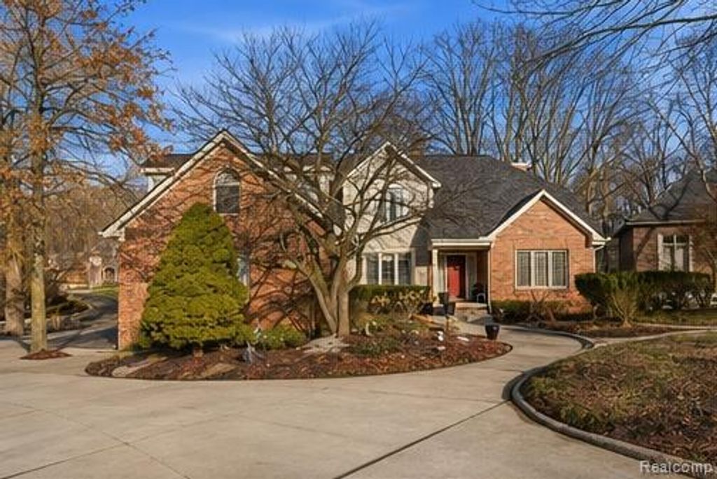 28690 Wintergreen Court, Farmington Hills, MI 48331