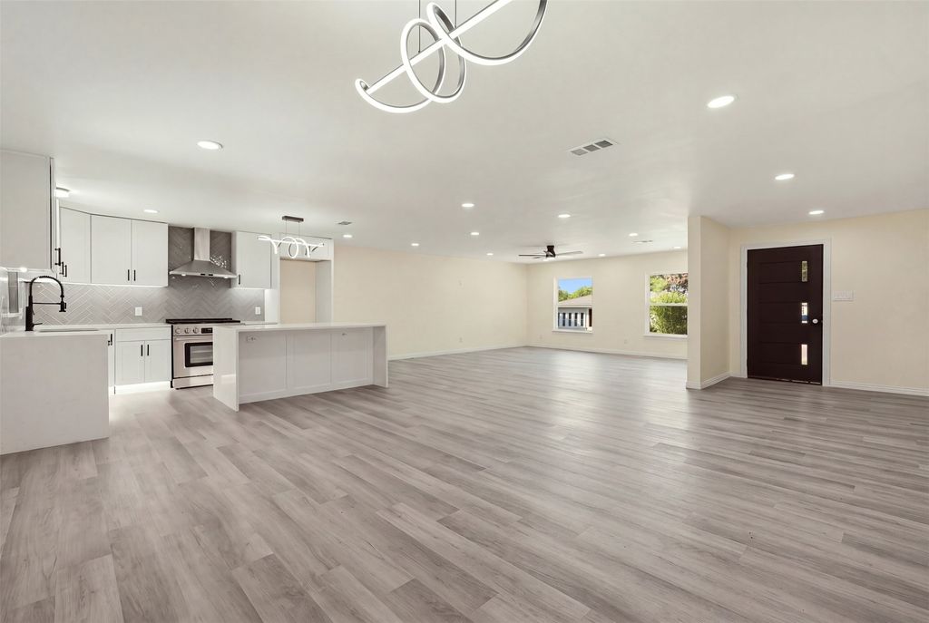3030 Mark Twain Drive, Farmers Branch, TX 75234 — photo 2