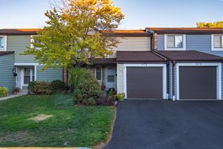 671 Cedarwood Court, Wheeling, IL 60090