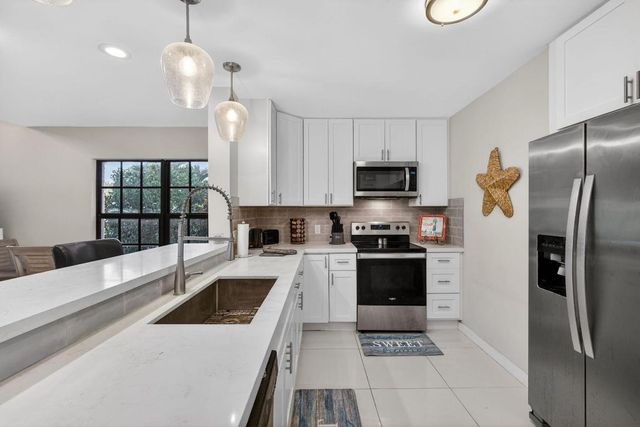 2320 Treasure Isle Drive A74, Palm Beach Gardens, FL 33410