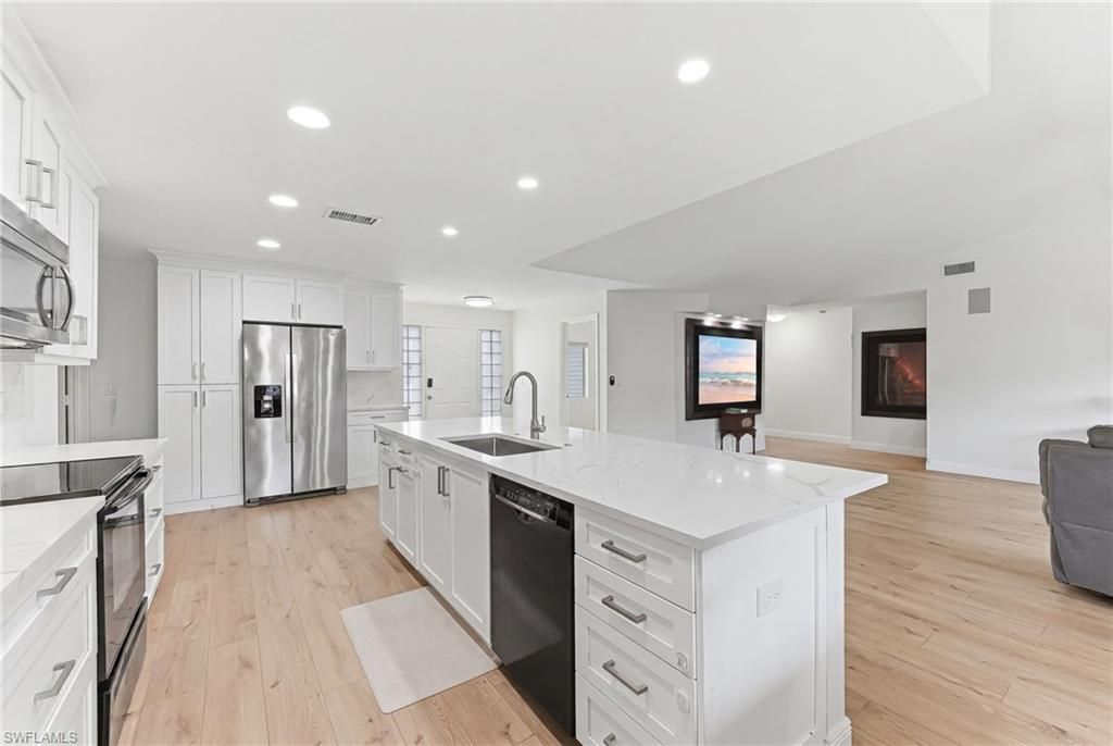 10333 Sandy Hollow LN, BONITA SPRINGS, FL 34135 — photo 2