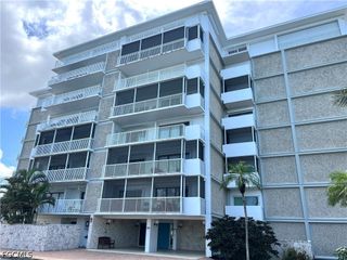60 Pelican ST W 202, Naples, FL 34113
