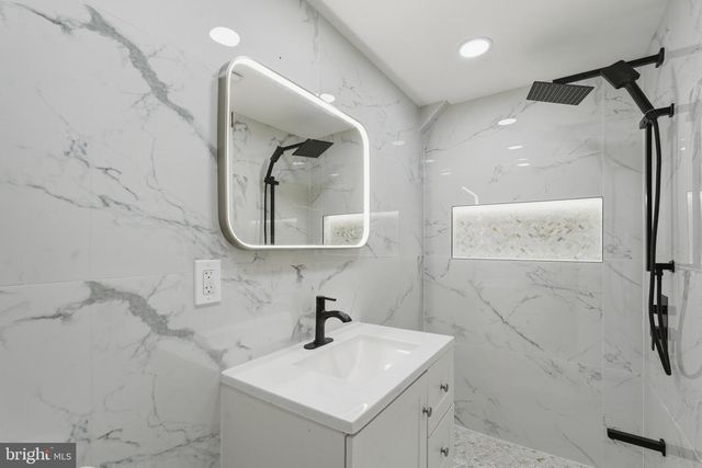 649 LAWLER ST, Philadelphia, PA 19116