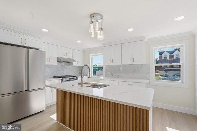 649 LAWLER ST, Philadelphia, PA 19116