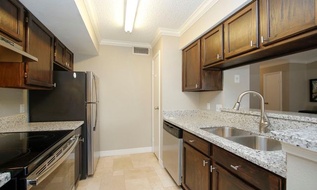2120 El Paseo Street 3104, Houston, TX 77054