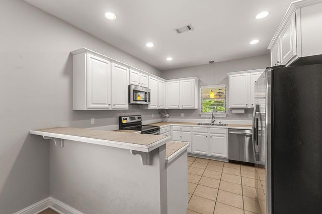 10 Apalachee, Hattiesburg, MS 39402