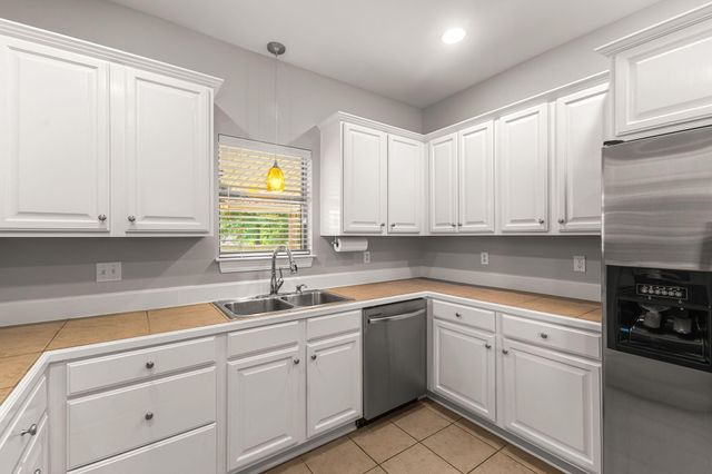 10 Apalachee, Hattiesburg, MS 39402