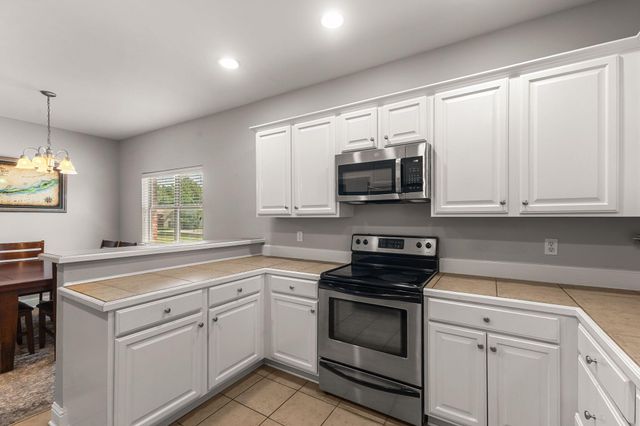 10 Apalachee, Hattiesburg, MS 39402