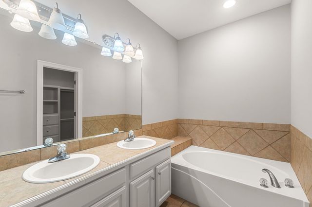 10 Apalachee, Hattiesburg, MS 39402
