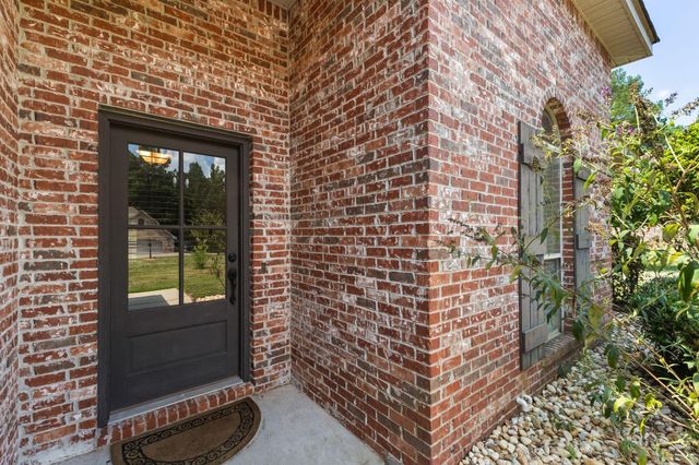 10 Apalachee, Hattiesburg, MS 39402