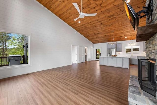 670 River Hill Road, Mineral Bluff, GA 30559