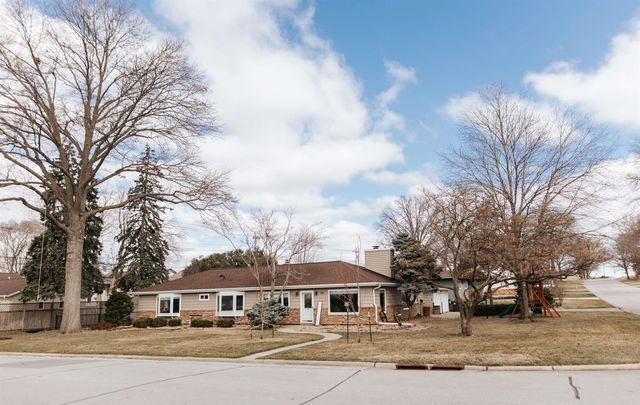 1310 Lilac Lane, Cedar Falls, IA 50613