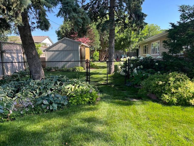 1310 Lilac Lane, Cedar Falls, IA 50613